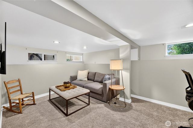 7720 Meridian Avenue N, Seattle, WA 98103