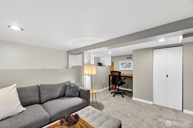 7720 Meridian Avenue N, Seattle, WA 98103