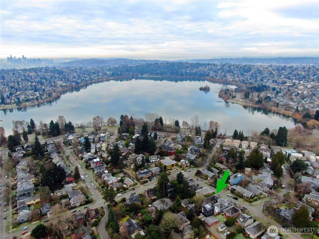 7720 Meridian Avenue N, Seattle, WA 98103