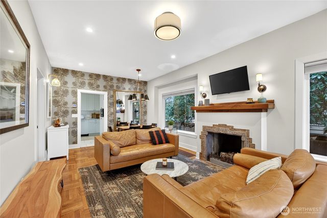 7720 Meridian Avenue N, Seattle, WA 98103