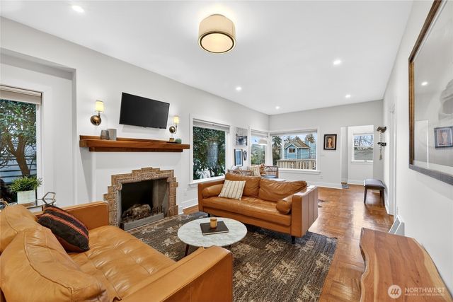 7720 Meridian Avenue N, Seattle, WA 98103