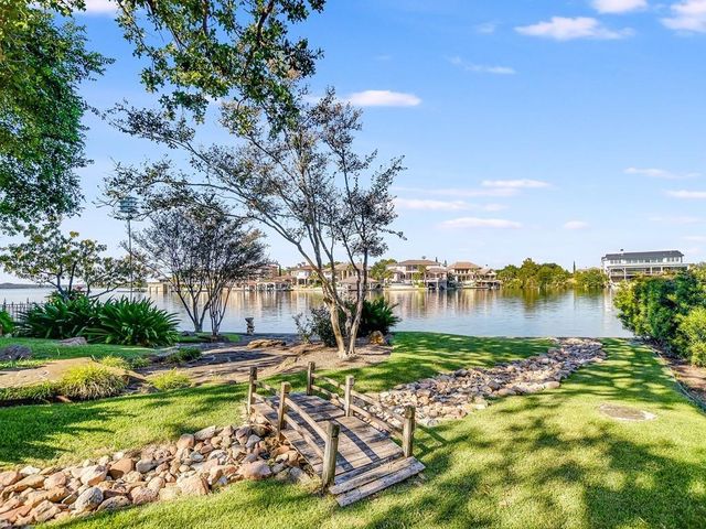 82 Applehead Island DR, Horseshoe Bay, TX 78657