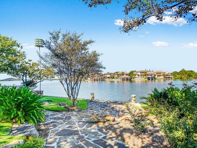 82 Applehead Island DR, Horseshoe Bay, TX 78657