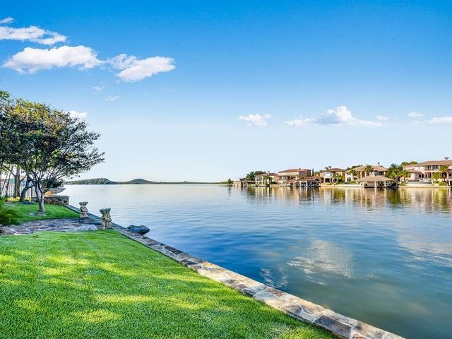 82 Applehead Island DR, Horseshoe Bay, TX 78657