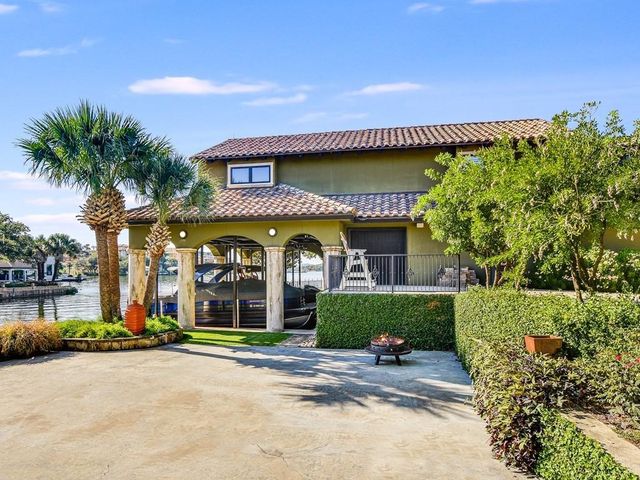 82 Applehead Island DR, Horseshoe Bay, TX 78657