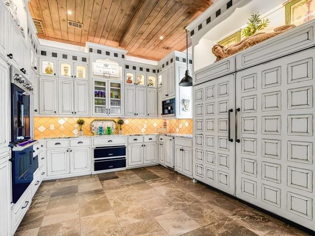 82 Applehead Island DR, Horseshoe Bay, TX 78657