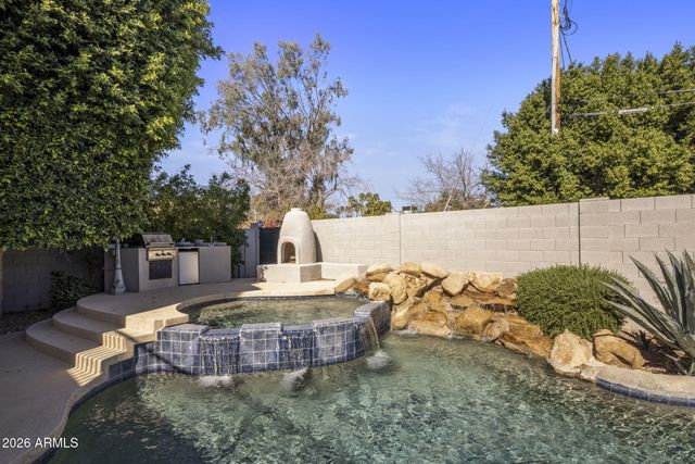 3208 E ORANGE Drive, Phoenix, AZ 85018