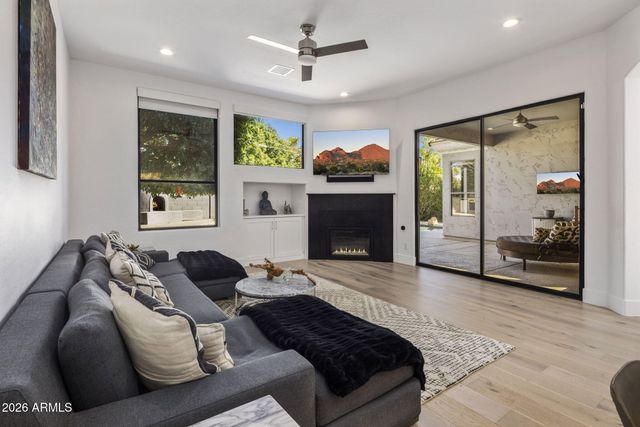 3208 E ORANGE Drive, Phoenix, AZ 85018