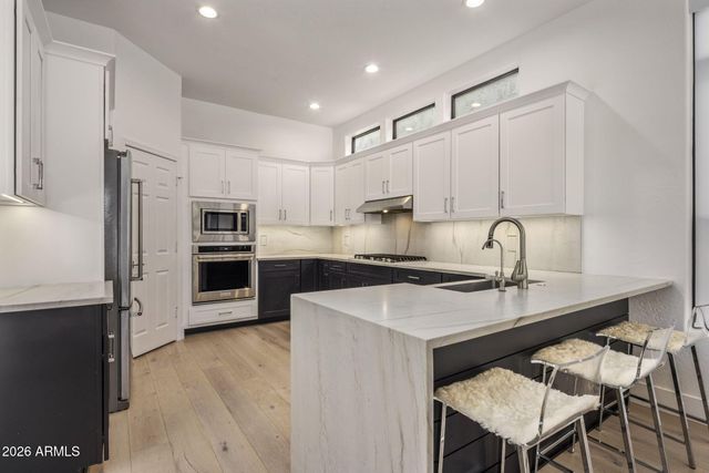 3208 E ORANGE Drive, Phoenix, AZ 85018