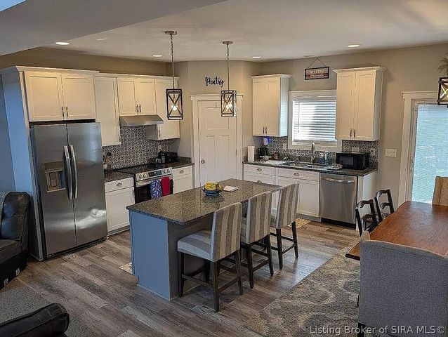 7901 Hillside Drive, Sellersburg, IN 47172