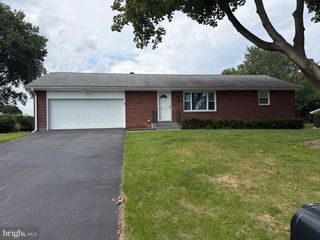 2633 SUTTON PL S, Lancaster, PA 17601