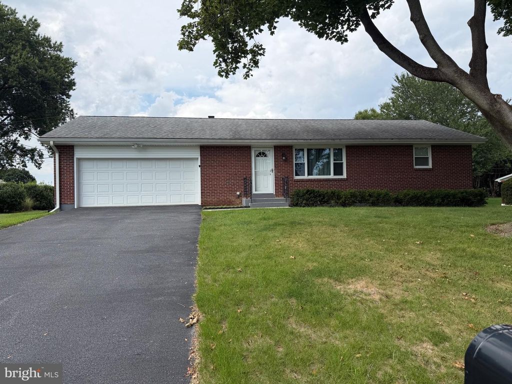 2633 SUTTON PL S, Lancaster, PA 17601