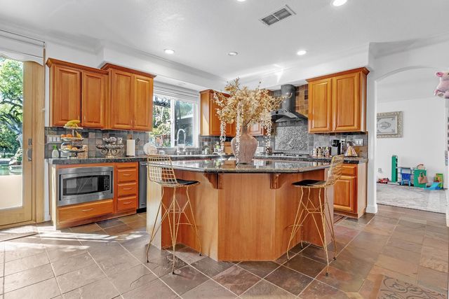 1828 Tuscan Grove Cir, Roseville, CA 95747