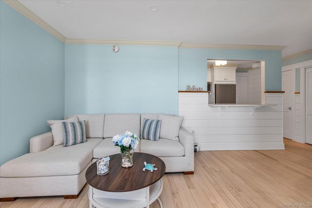 370 W Broadway 2Y, Long Beach, NY 11561