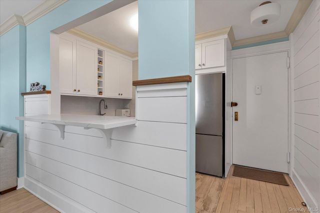370 W Broadway 2Y, Long Beach, NY 11561