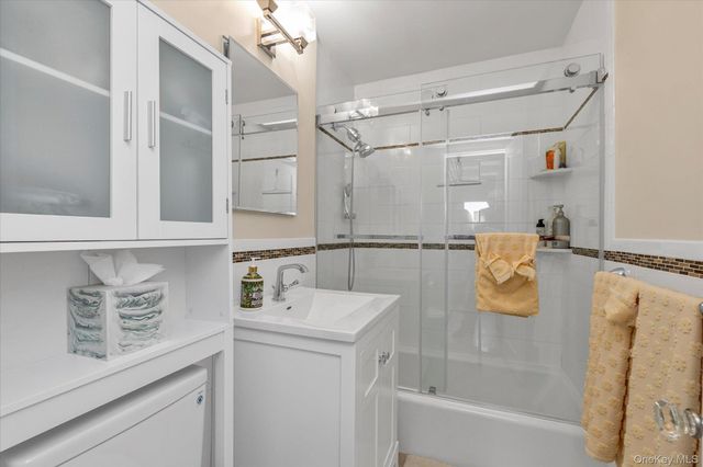 370 W Broadway 2Y, Long Beach, NY 11561