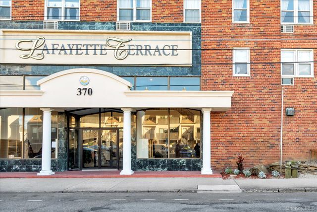 370 W Broadway 2Y, Long Beach, NY 11561