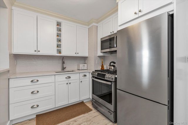 370 W Broadway 2Y, Long Beach, NY 11561