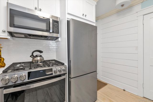 370 W Broadway 2Y, Long Beach, NY 11561