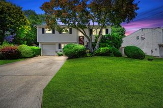 27 Douglass Street, Brentwood, NY 11717