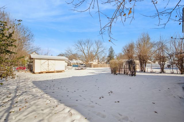 704 E Salem Avenue, Indianola, IA 50125