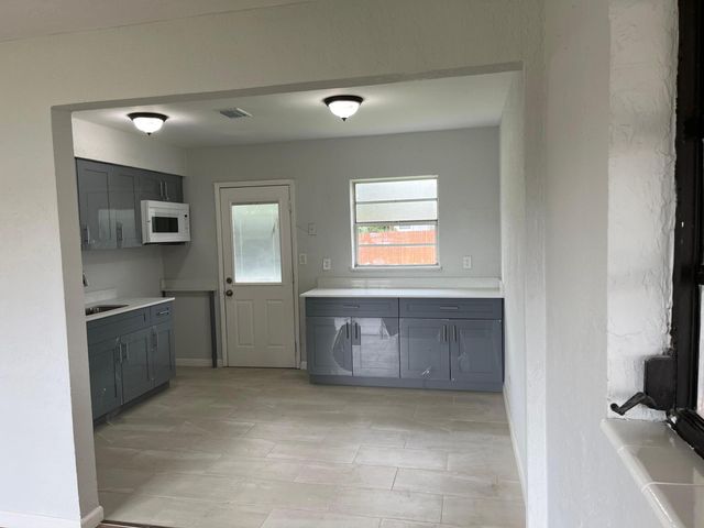 1327 SW 22nd Avenue, Fort Lauderdale, FL 33312