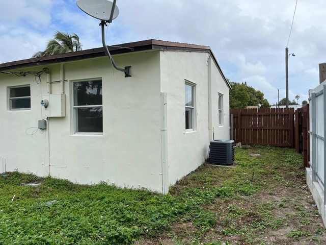 1327 SW 22nd Avenue, Fort Lauderdale, FL 33312