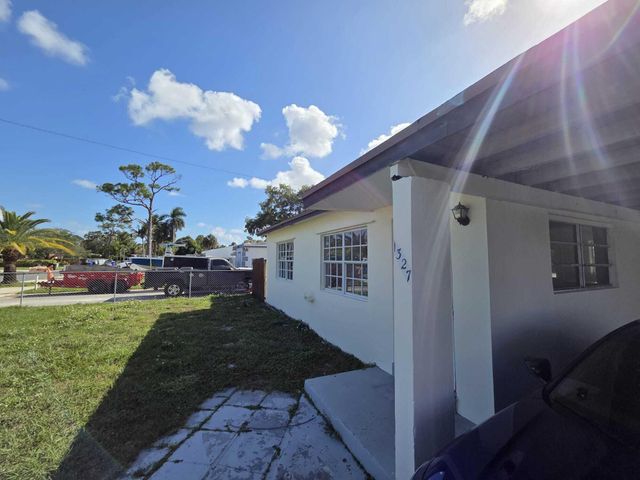 1327 SW 22nd Avenue, Fort Lauderdale, FL 33312