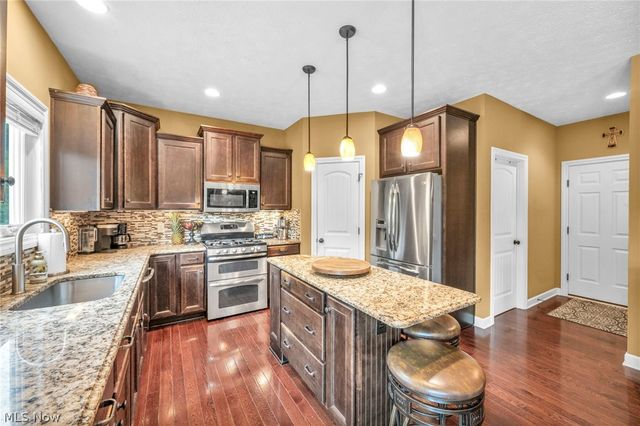 8006 Dovegate Circle, Mentor, OH 44060