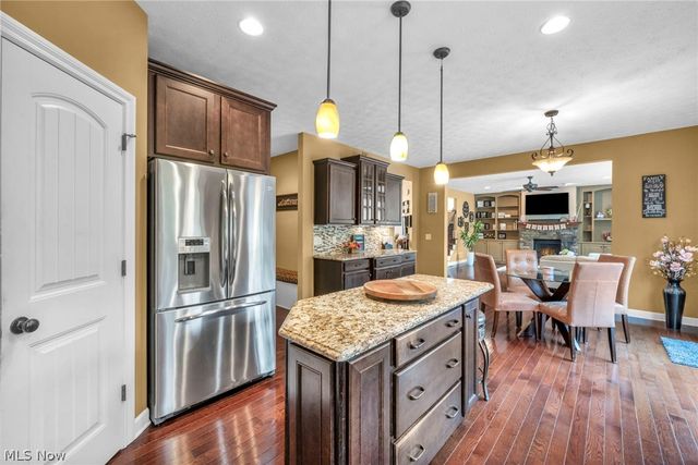 8006 Dovegate Circle, Mentor, OH 44060