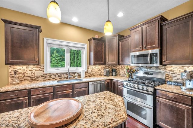 8006 Dovegate Circle, Mentor, OH 44060