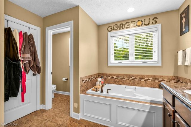 8006 Dovegate Circle, Mentor, OH 44060