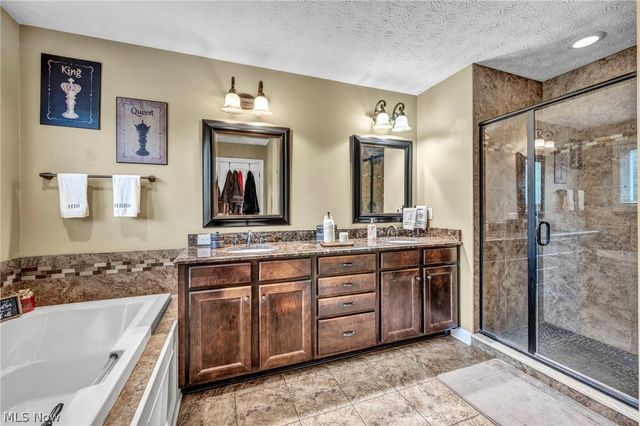8006 Dovegate Circle, Mentor, OH 44060