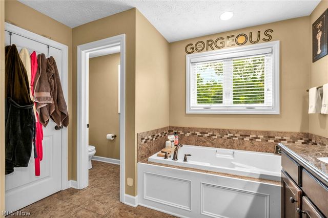 8006 Dovegate Circle, Mentor, OH 44060