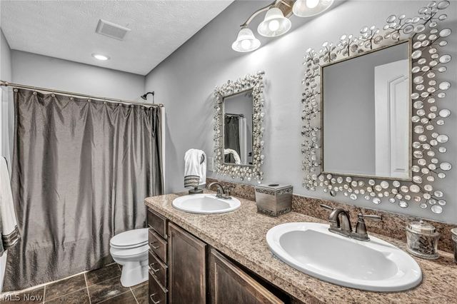 8006 Dovegate Circle, Mentor, OH 44060