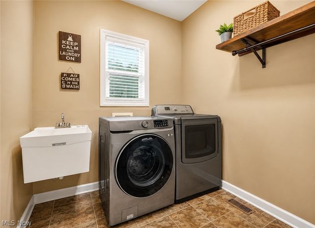 8006 Dovegate Circle, Mentor, OH 44060