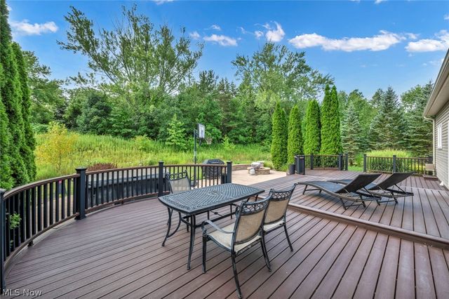 8006 Dovegate Circle, Mentor, OH 44060