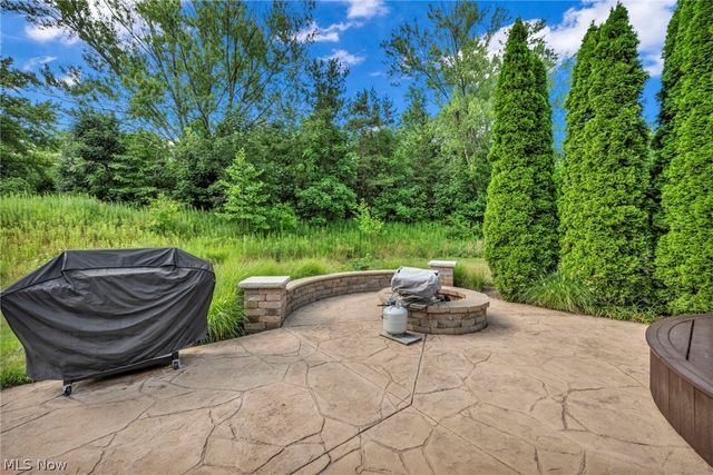 8006 Dovegate Circle, Mentor, OH 44060