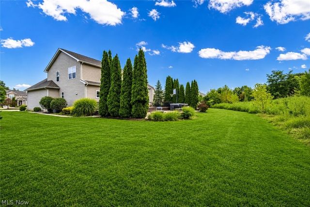 8006 Dovegate Circle, Mentor, OH 44060