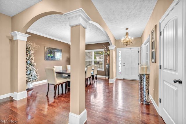 8006 Dovegate Circle, Mentor, OH 44060