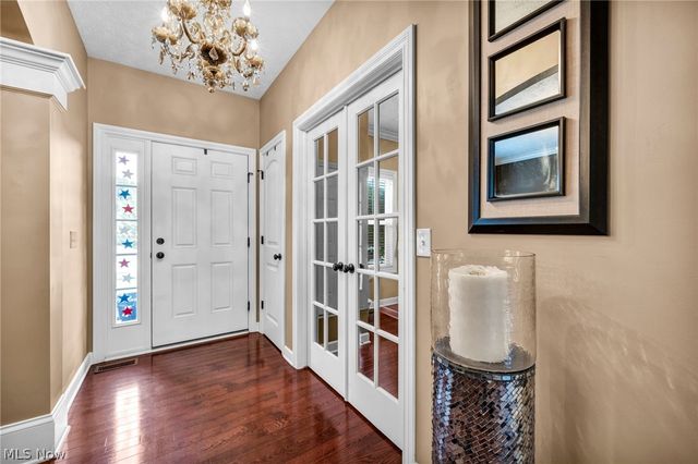 8006 Dovegate Circle, Mentor, OH 44060