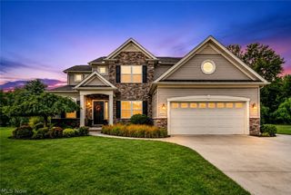8006 Dovegate Circle, Mentor, OH 44060