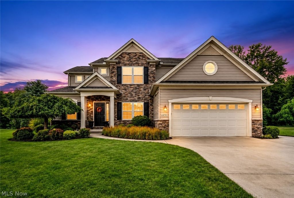 8006 Dovegate Circle, Mentor, OH 44060