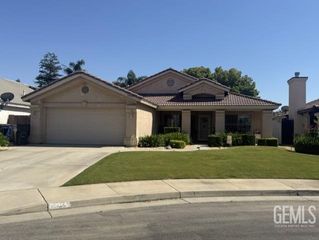 10419 Crandon Park Drive, Bakersfield, CA 93312