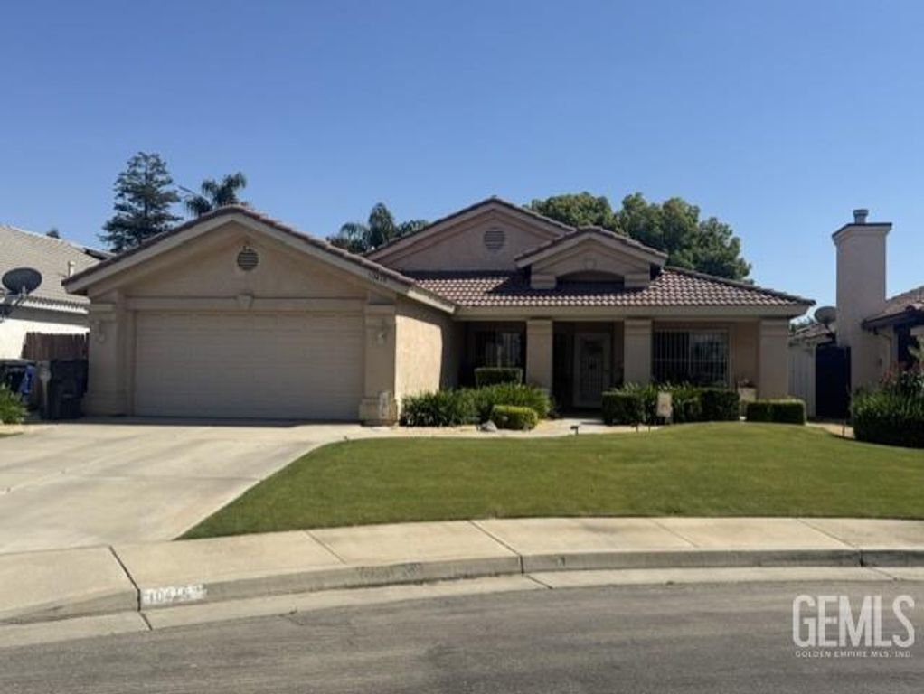 10419 Crandon Park Drive, Bakersfield, CA 93312