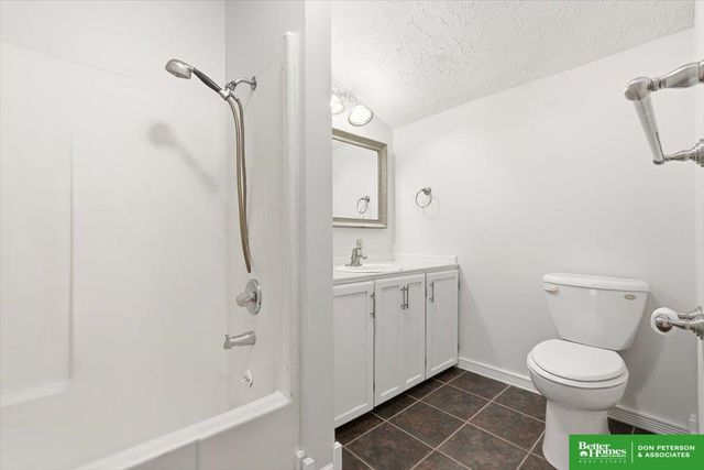 401 W Cloverly Road, Fremont, NE 68025