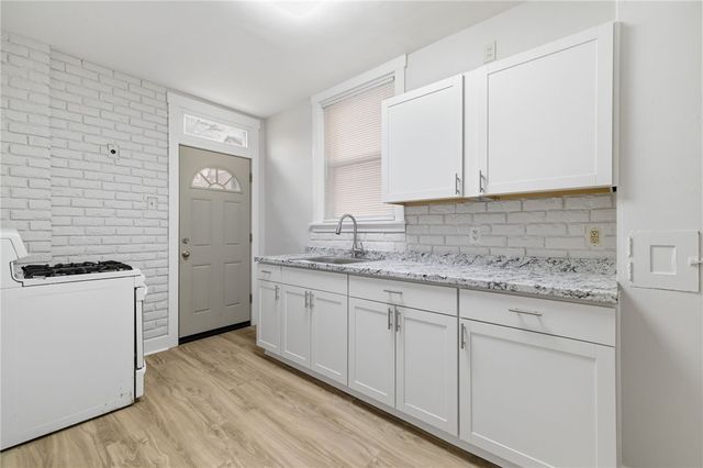 2721 Pyramid Ave, Brentwood, PA 15227