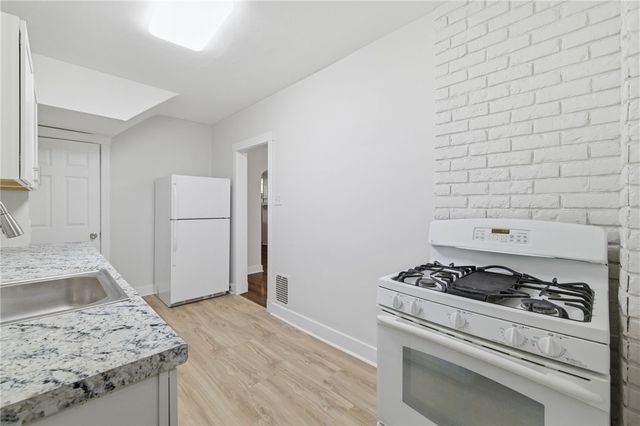 2721 Pyramid Ave, Brentwood, PA 15227