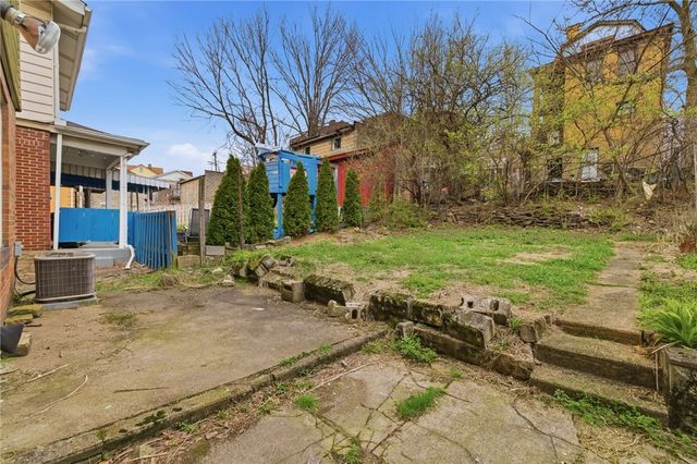 2721 Pyramid Ave, Brentwood, PA 15227