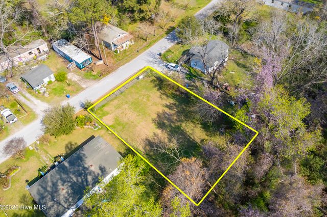 22 & 23 Midyette Street, Oriental, NC 28571